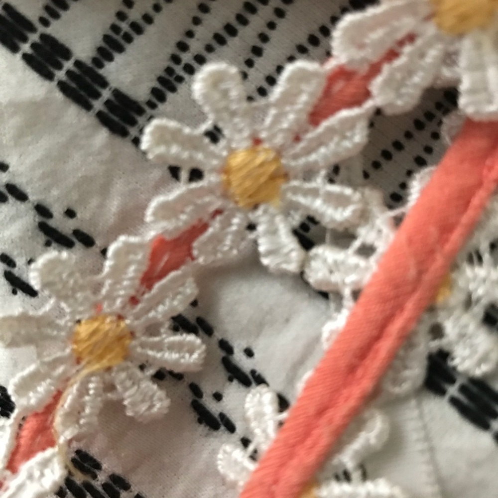 Peach colored daisy dress - Picture 8 of 8